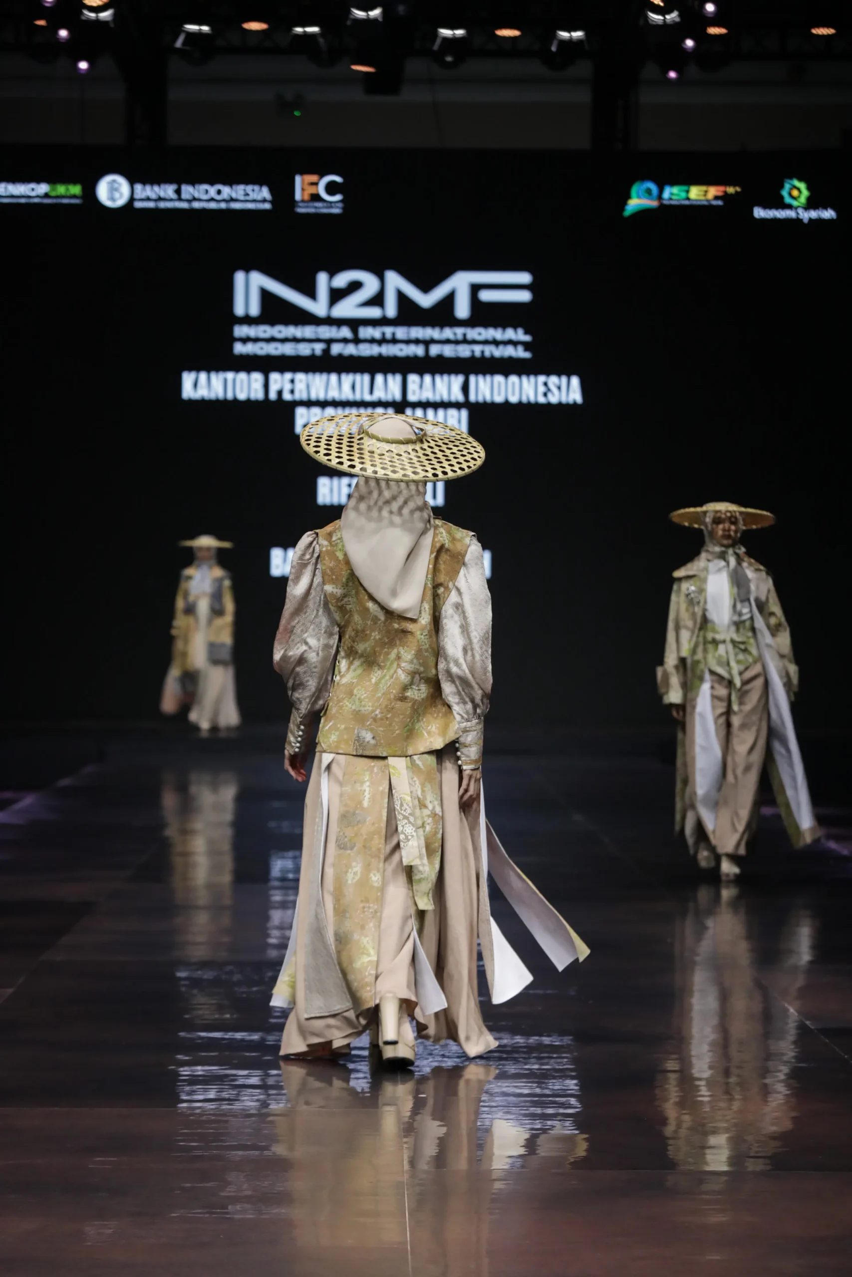 IN2MF - Look 1 - Gambar 4