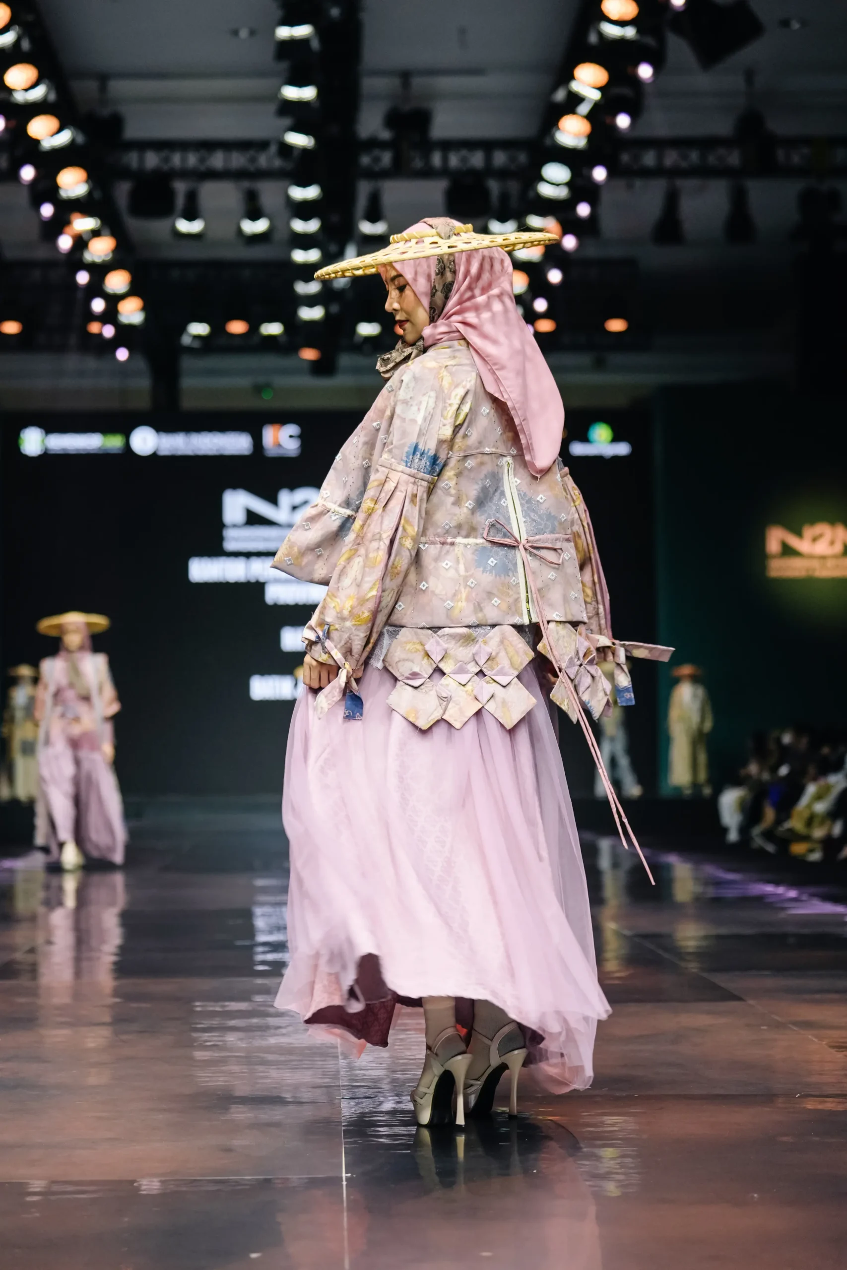 IN2MF - Look 10 - Gambar 3