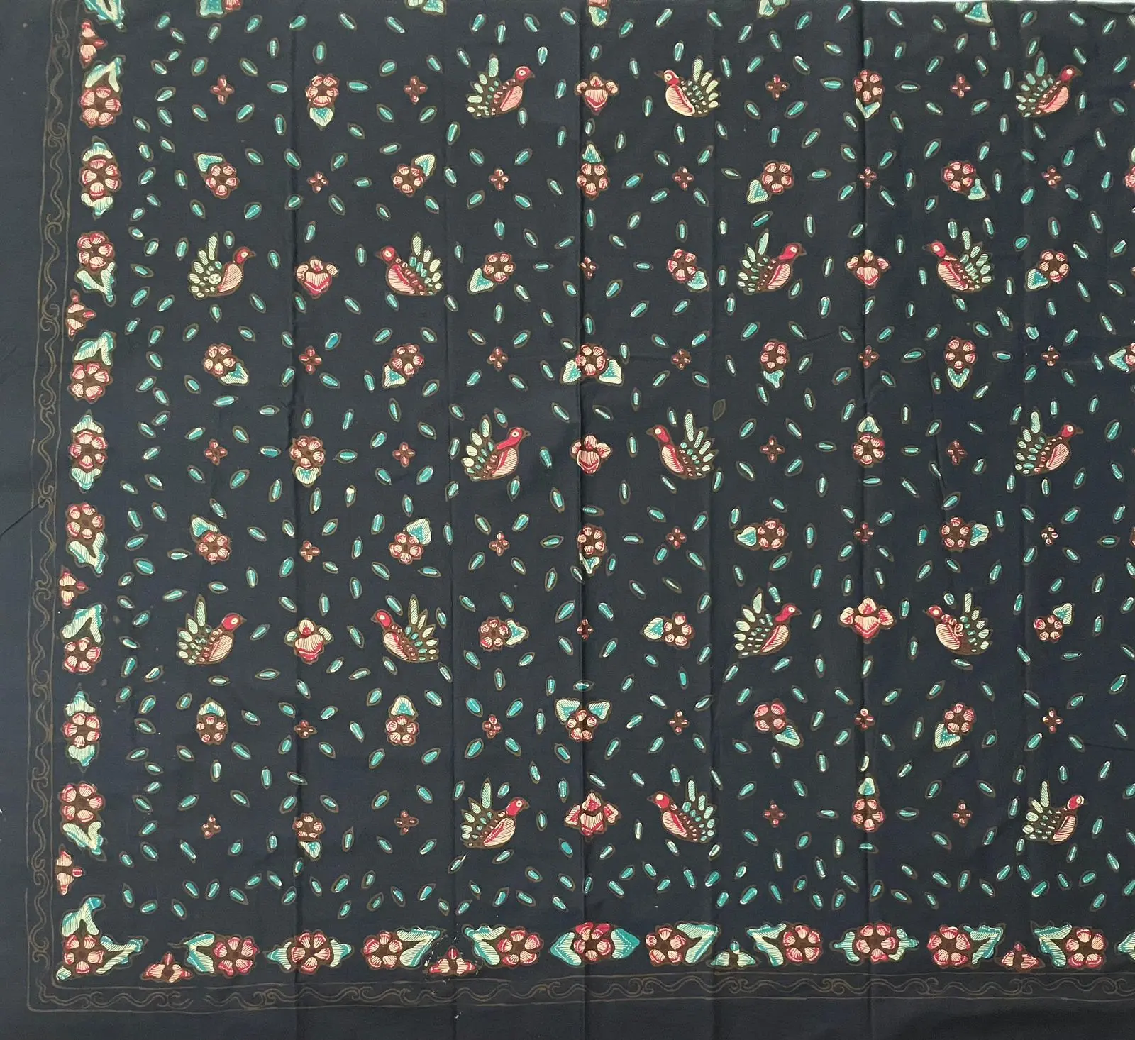 Motif Burung Kuau Berhias